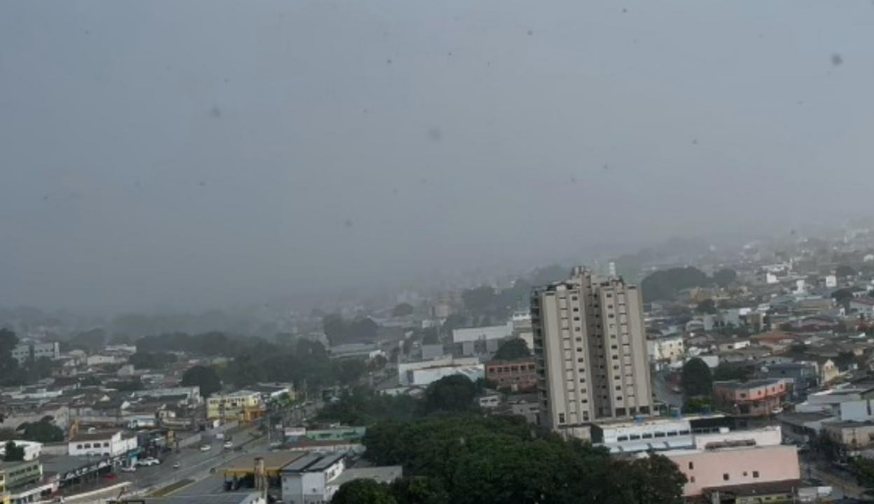Chuva “relâmpago” aparece de surpresa em apenas alguns bairros de Anápolis