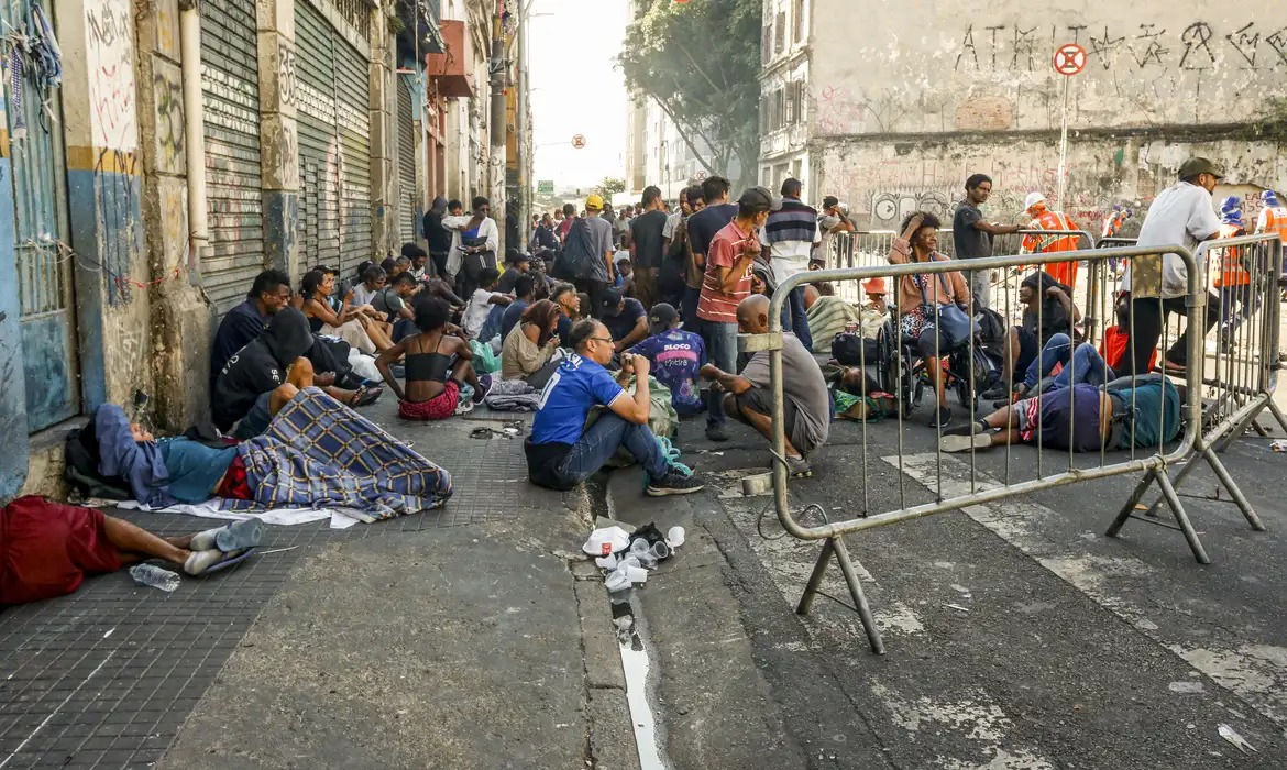Usuários de drogas na Cracolândia. (Foto: Paulo Pinto/Agência Brasil)