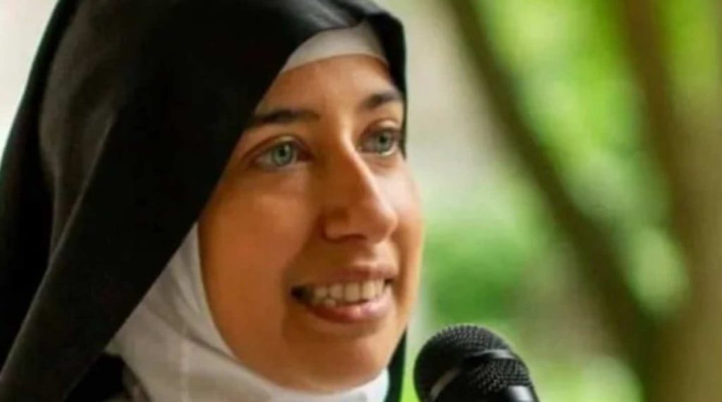 Freira brasileira perde cargo em mosteiro da Itália por ser “bonita demais”