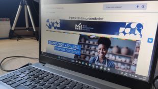 Através do Portal do Empreendedor, é possível conferir a situação do MEI. (Foto: Davi Galvão)