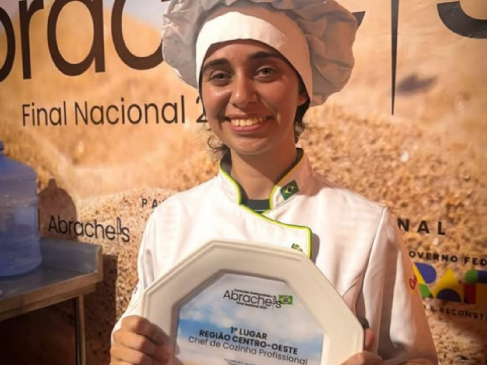 Paula Fragola após premiação do Abrachefs. (Foto: Redes Sociais)