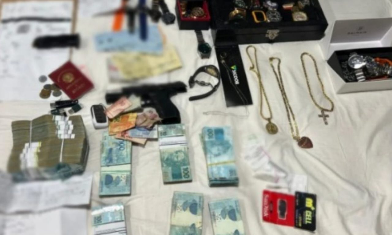 Diversos bens e valores foram apreendidos pela Polícia Civil (PC) (Foto: Divulgação)
