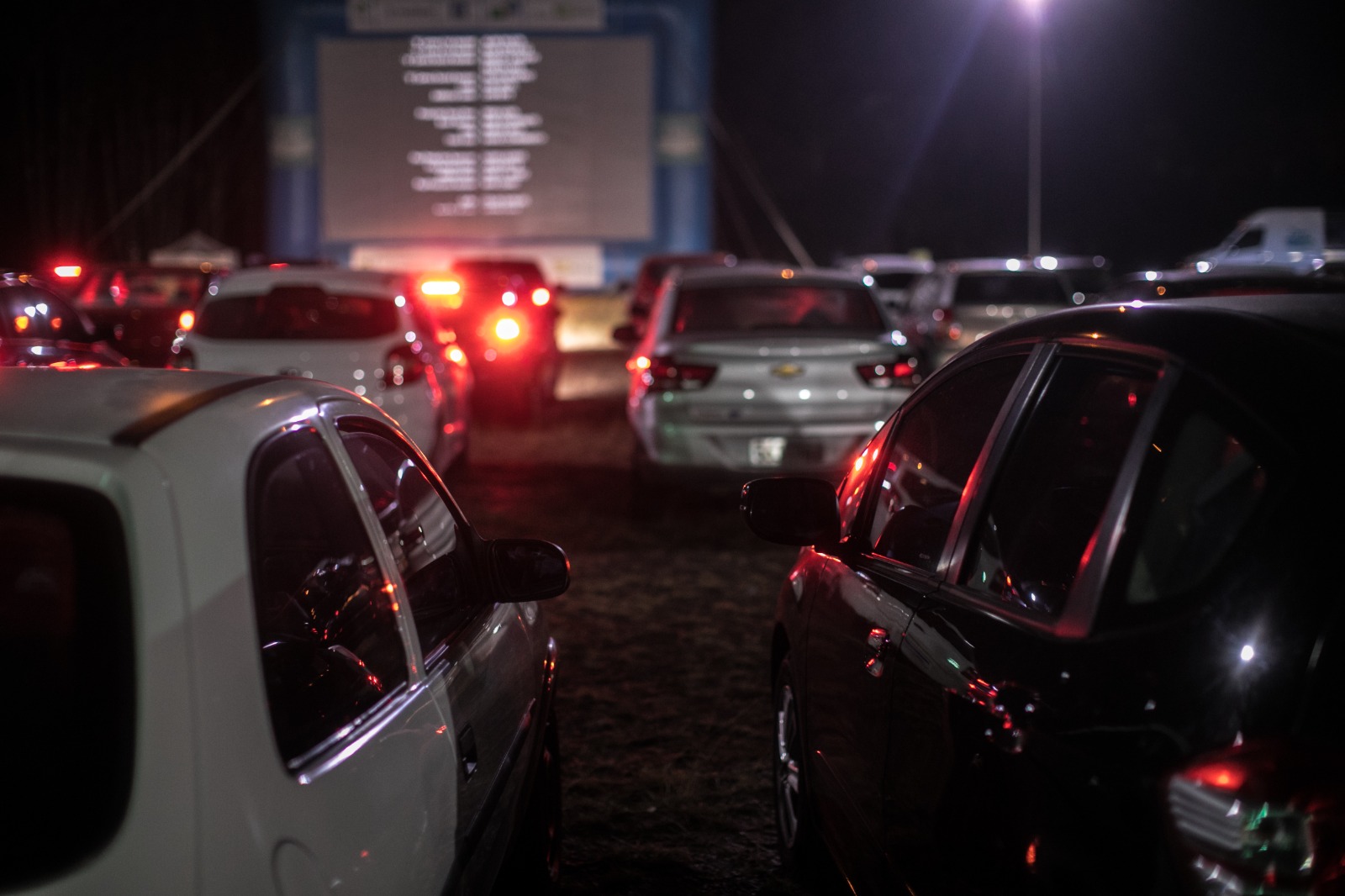 Anapolinos já podem pegar ingressos gratuitos para cinema drive-in; veja como