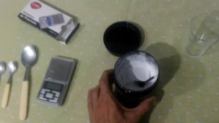 Pote de creatina.