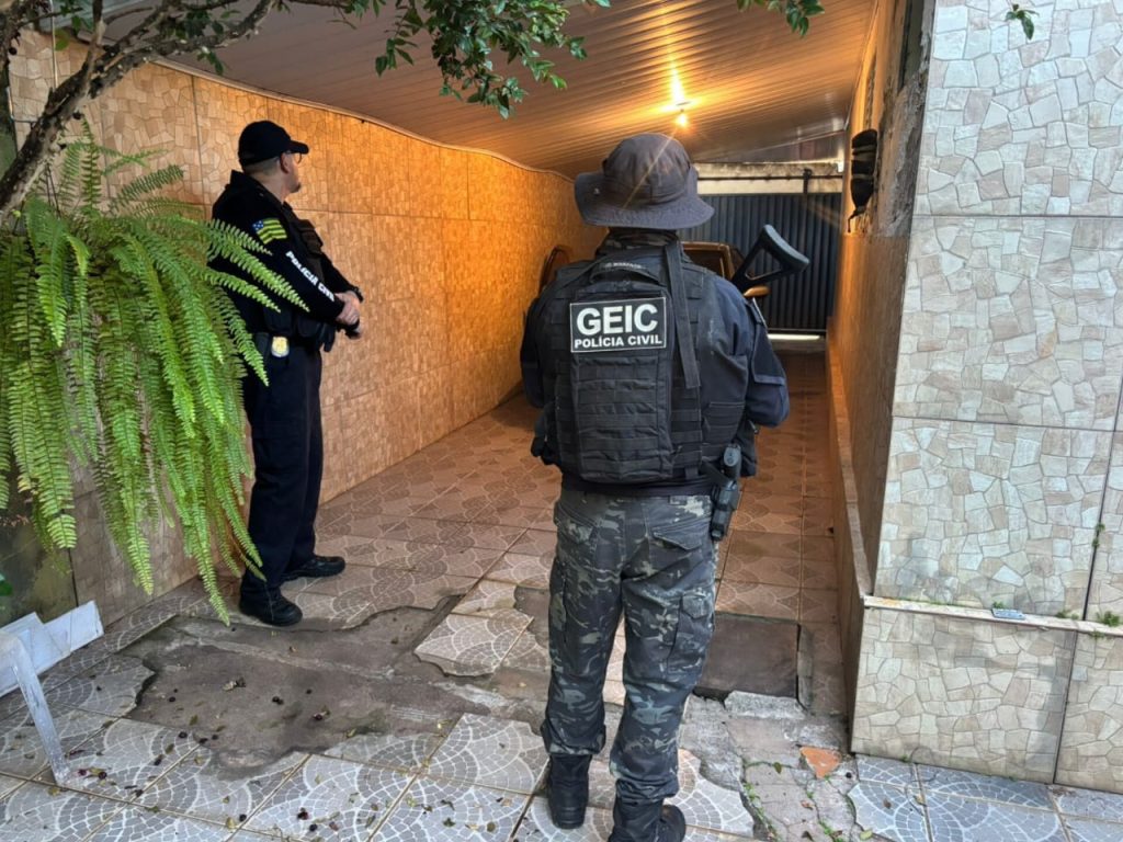 Geic realizou a operação na manhã desta quarta-feira (21), visando grupo suspeito de falsificar documentos para alunos de Direito. (Foto: Divulgação)