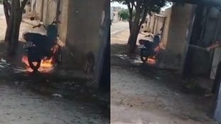Vídeo mostra momento no qual vítima tenta apagar as chamas. (Foto: Reprodução)