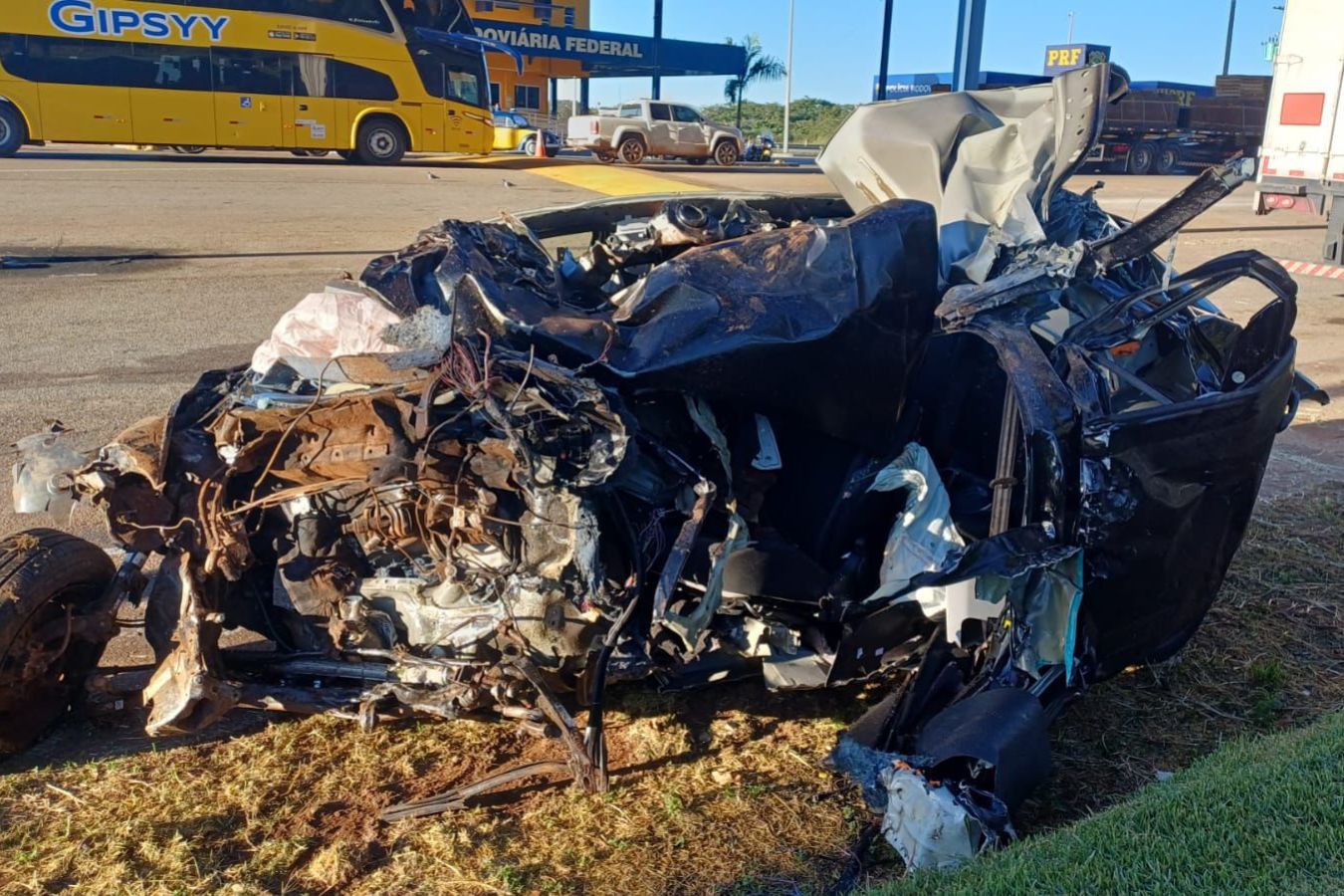 Motorista morre após colidir frontalmente com caminhão na BR-414