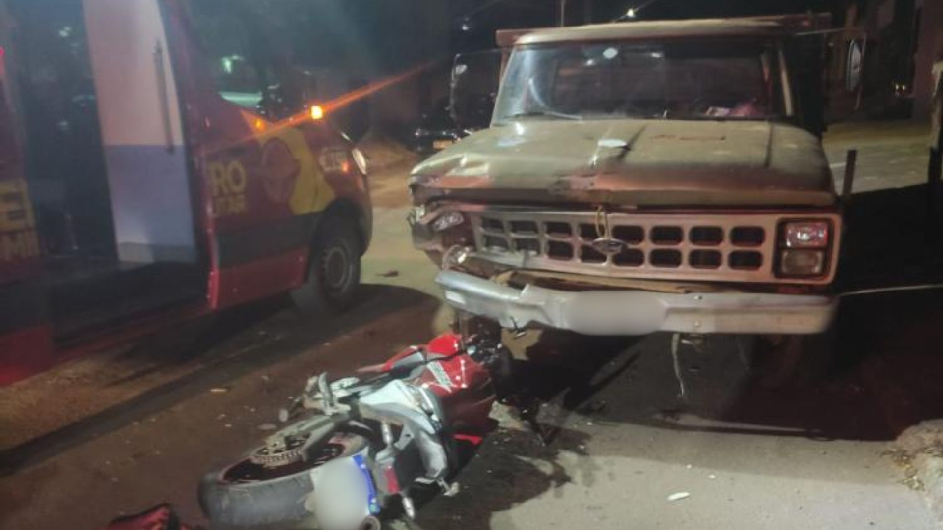 Adolescente de Anápolis fica em estado gravíssimo após colidir frontalmente com F-4000