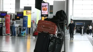 Item popular entre viajantes agora é proibido em viagens de avião