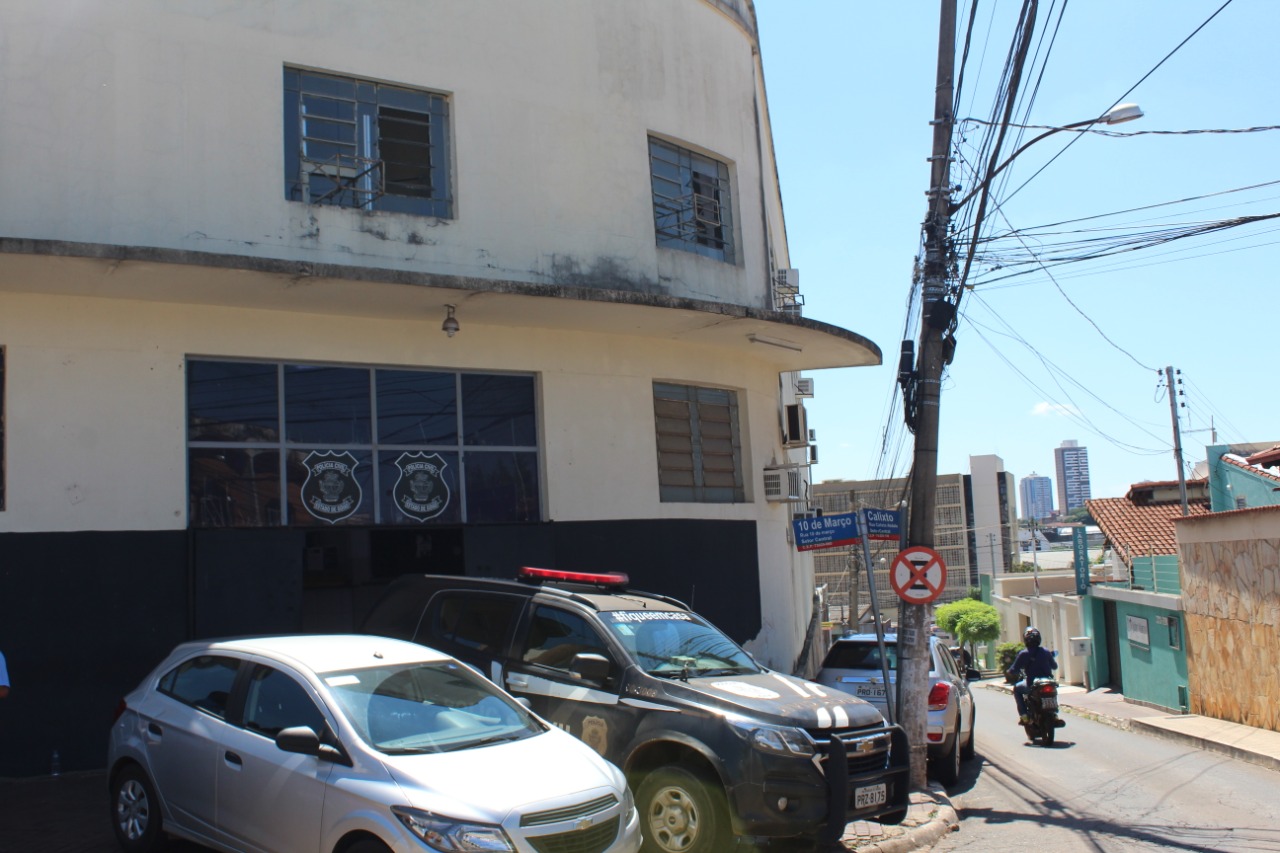 Golpe é praticado apenas com o uso do celular. Central de Flagrantes. (Foto: Gabriella Lícia)