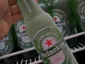 Heineken promete cerveja grátis para quem mandar áudio longo no WhatsApp