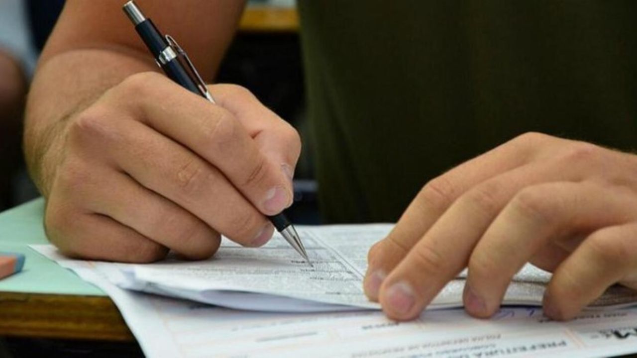 Candidatos do concurso disputam vagas de emprego.