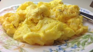 Truques dos chefs de hotéis para fazer um delicioso ovo mexido