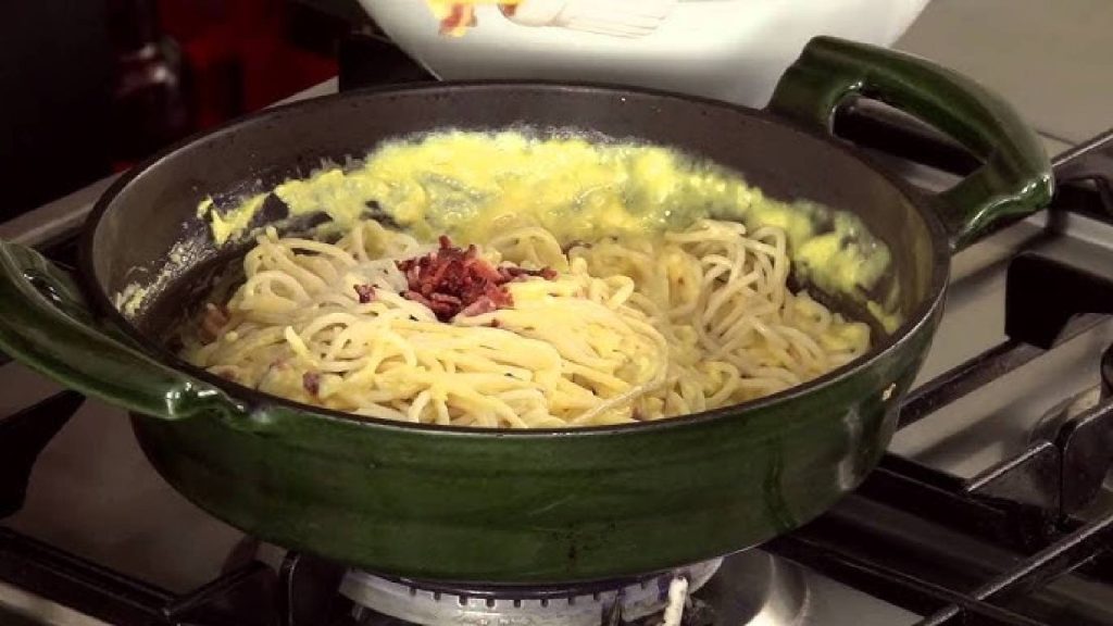 Não é com creme de leite, nem com manteiga: aprenda a fazer o verdadeiro espaguete à carbonara