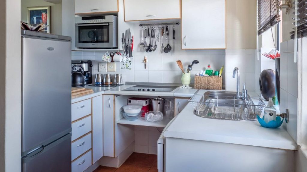 6 coisas que JAMAIS devem ser guardadas em cima da geladeira