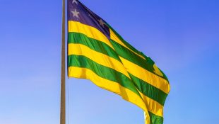 Conheça história e significados por trás da bandeira de Goiás
