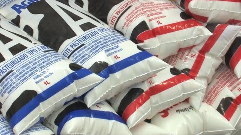 Este erro ao armazenar o leite na geladeira pode estar prejudicando a qualidade da bebida