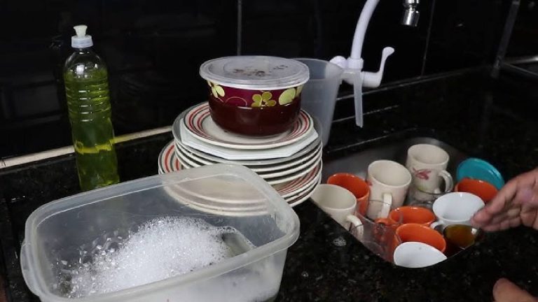 Você está lavando vasilha do jeito errado e não sabia
