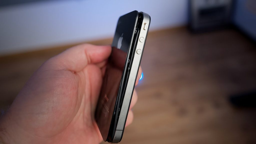 6 sinais de que o seu celular pode estar prestes a explodir e como evitar que o pior aconteça