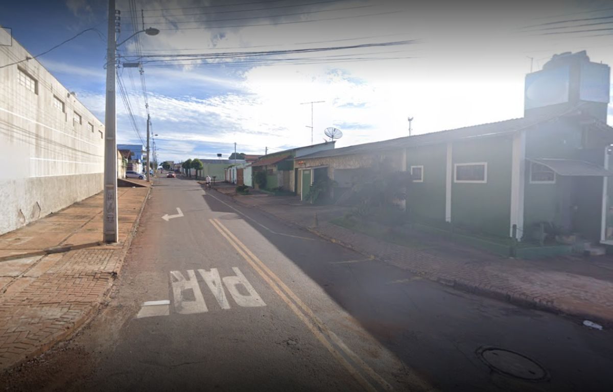 Vítima foi encontrada morta dentro do motel. (Foto: Captura/Google Street View)