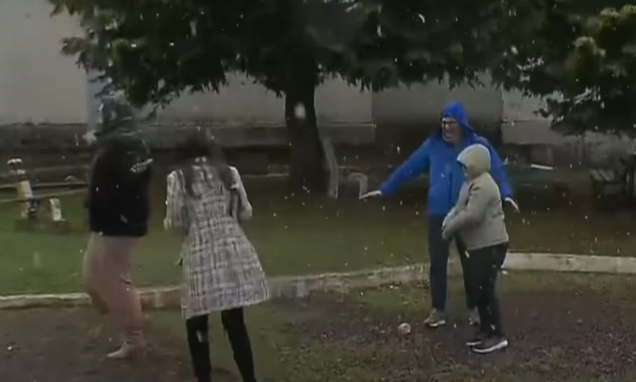 Primeira neve do ano foi registrada no Sul do Brasil.