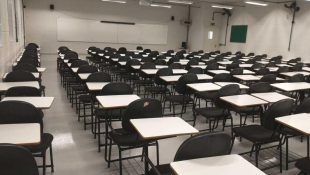 Faculdade na Grande Goiânia pagará indenização de R$ 5 mil a aluno após cobranças indevidas
