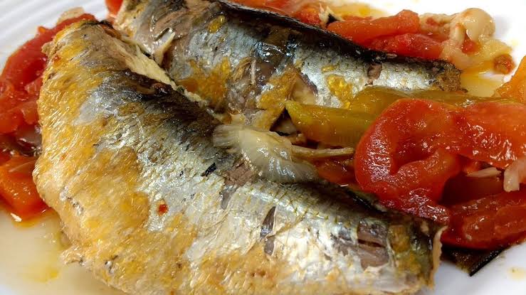 Conheça peixe com mais cálcio que o leite que pode te ajudar a proteger os ossos sem gastar muito
