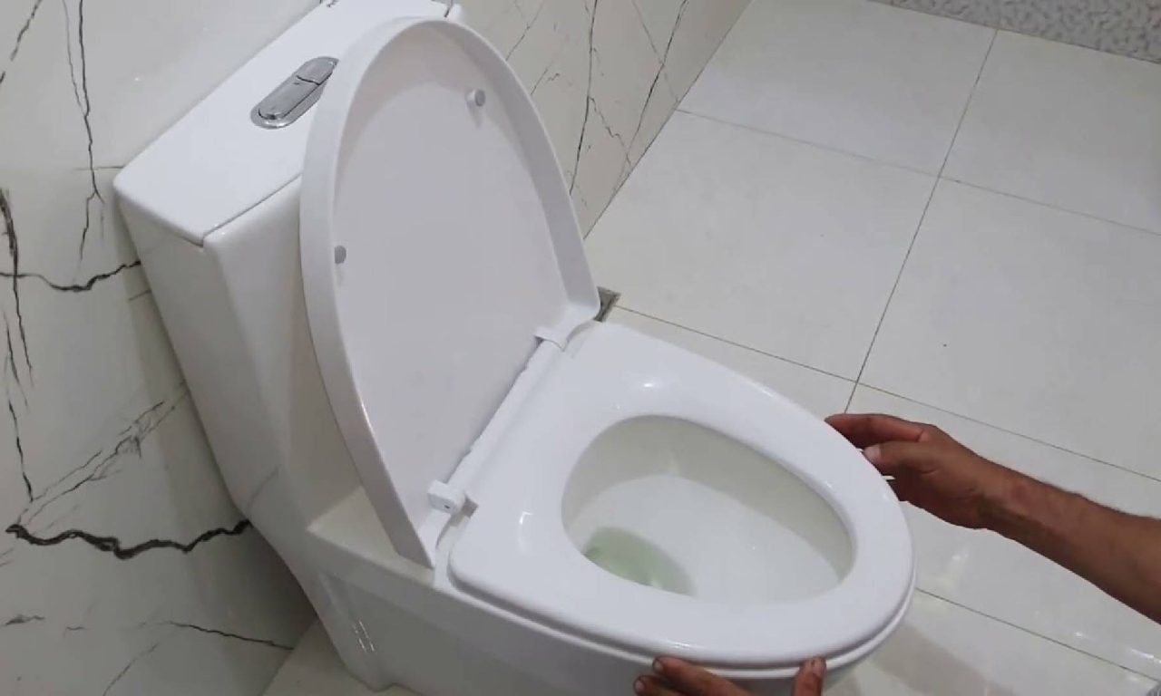 Truques eficazes para tirar o amarelado da tampa do vaso sanitário e deixar tudo branquinho