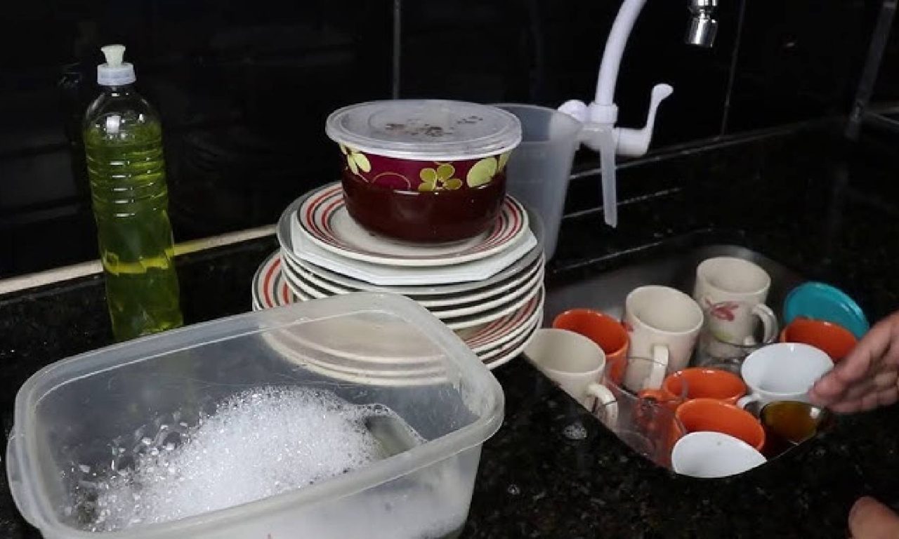 Aviso importante para todas as donas de casa que usam detergente na hora de lavar a louça