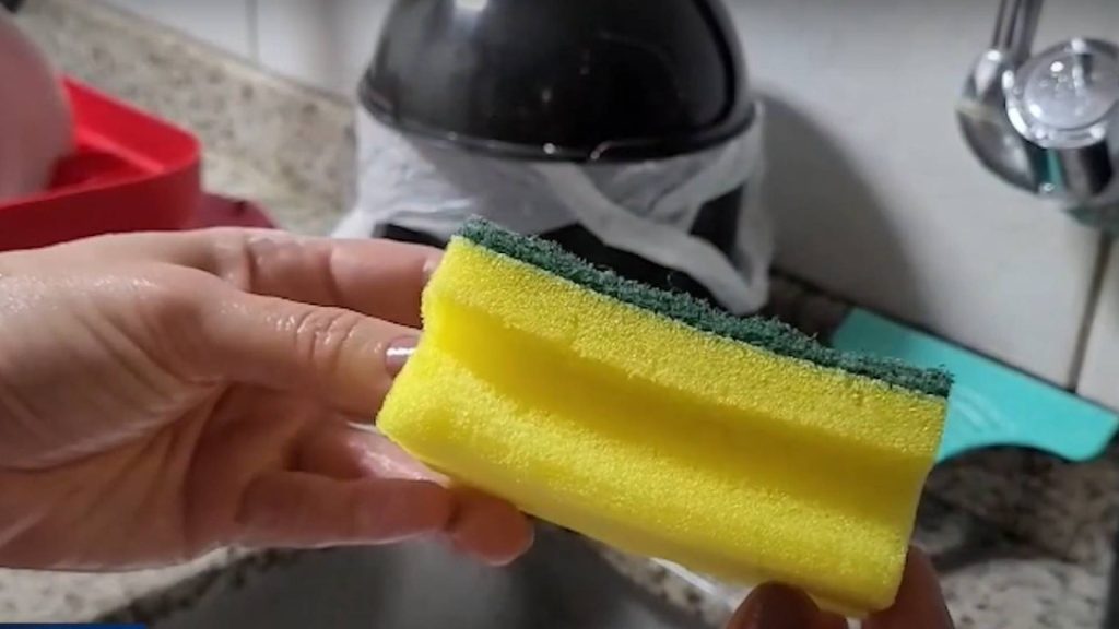 Esse é o tempo máximo que você pode usar sua bucha de cozinha antes de ter que trocá-la