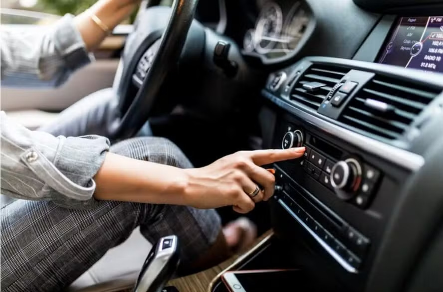 6 hábitos que estão destruindo o ar-condicionado do seu carro e você deve parar agora mesmo