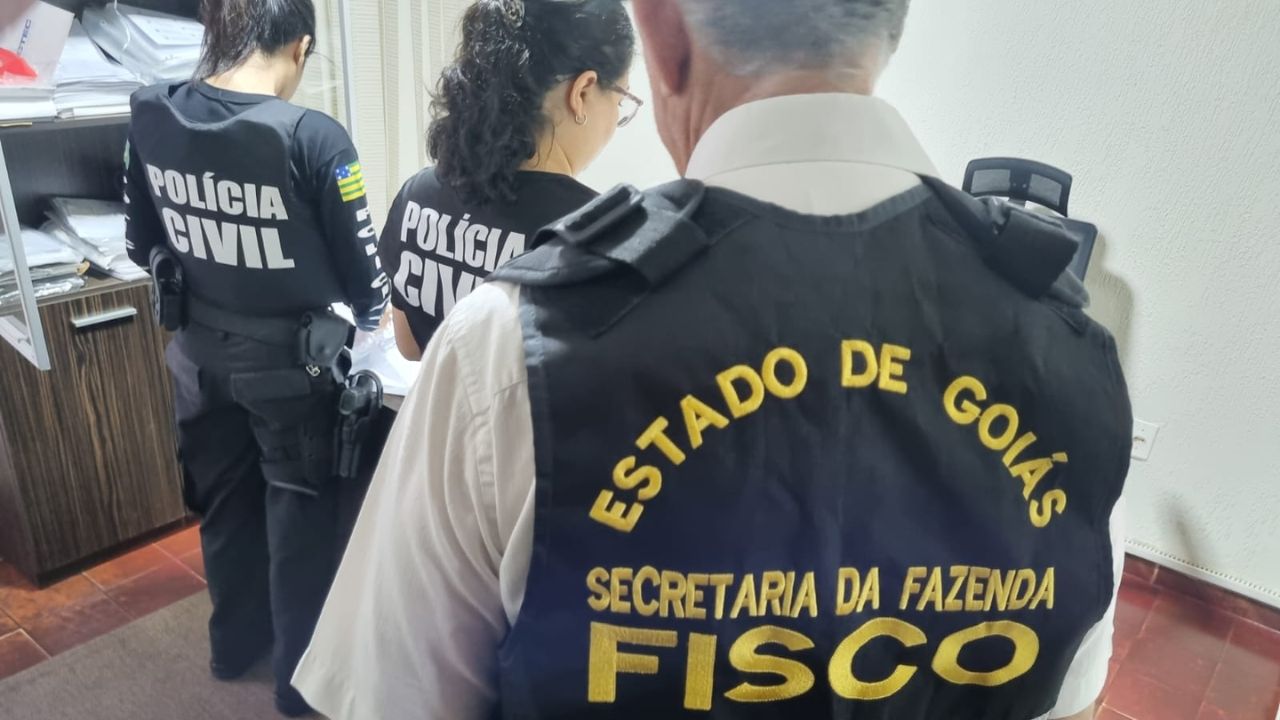 Agentes da Fisco estiveram presentes. (Foto: Divulgação/PC)