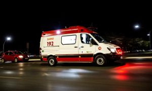 Ambulância do Samu a noite. (Foto: Breno Esaki/Agência Saúde)