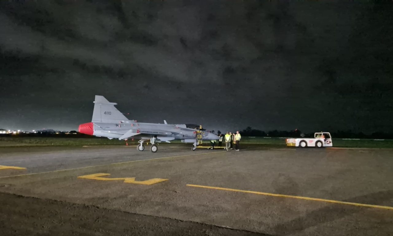 Caça supersônico F-39 Gripen chegou ao Brasil. (Foto: Divulgação/FAB)