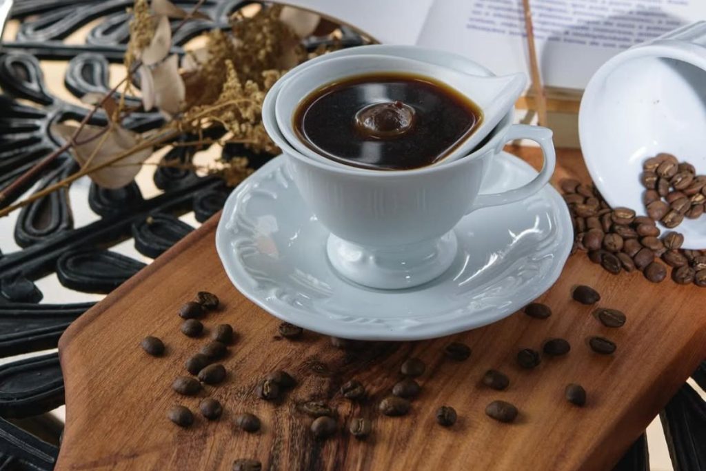 É por isso que muitas donas de casa estão colocando sal no café