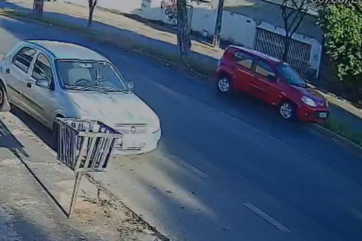 Idoso morre após perder controle de veículo e colidir contra árvore, em Goiânia