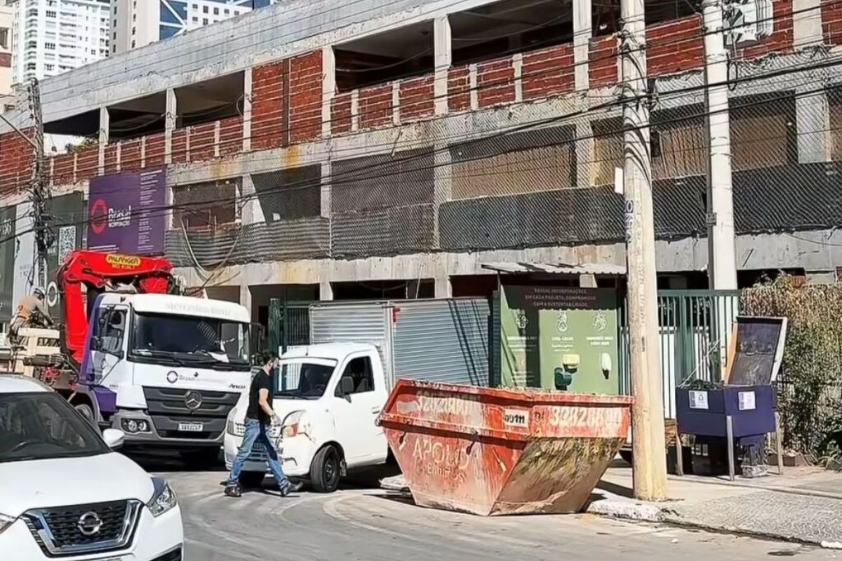 Decreto de Sandro Mabel restringe cargas e descargas em via pública
