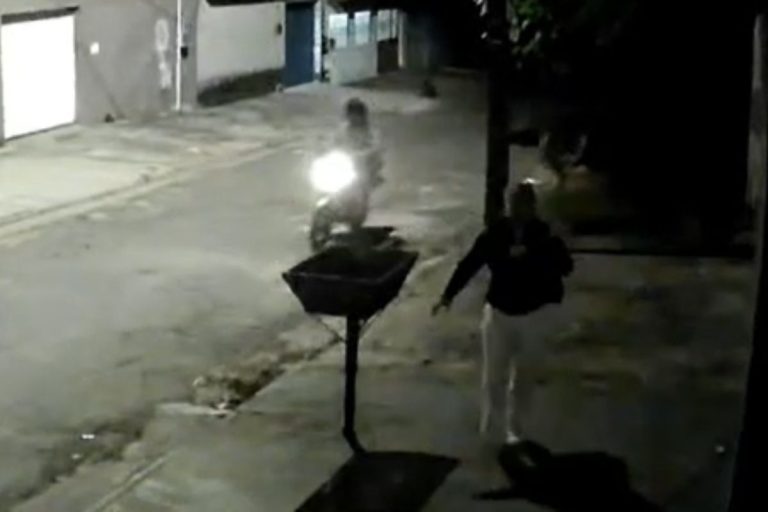 assalto na calçada