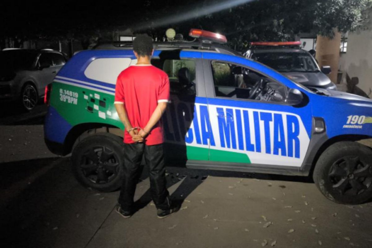 Jovem é preso após esfaquear homem por conta de cachorros, em Aparecida de Goiânia
