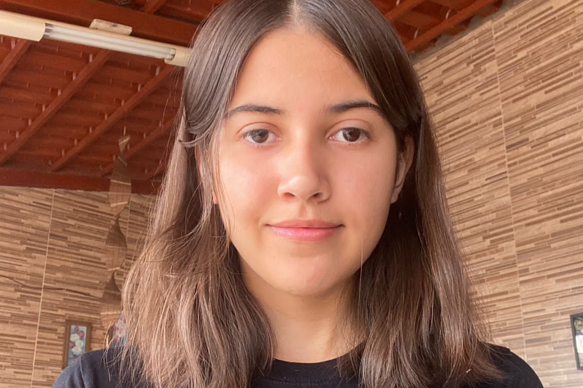 Conheça Raissa Cruvinel: aluna bolsista de Goiânia aprovada em três universidades de Portugal