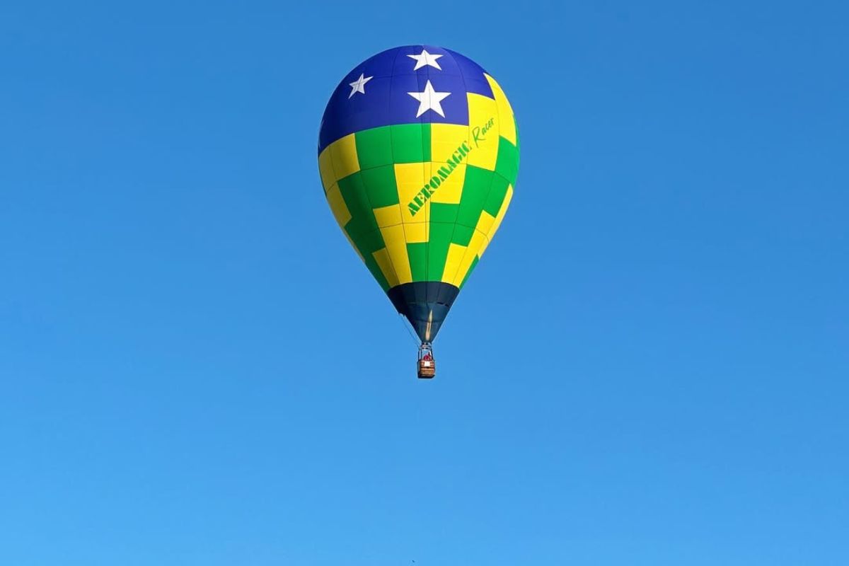 Empresa de balonismo da Chapada dos Veadeiros divide opiniões em postagem: “péssimo timing”