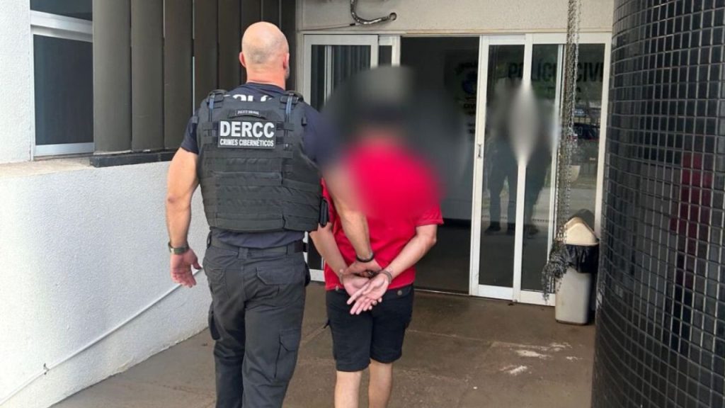 Homem foi preso suspeito de armazenar conteúdo de abuso infantil. (Foto: Divulgação/PC)