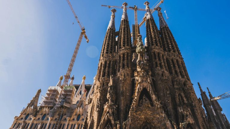 Conheça os mistérios por trás da igreja que levou mais tempo para ser construída do que as pirâmides do Egito