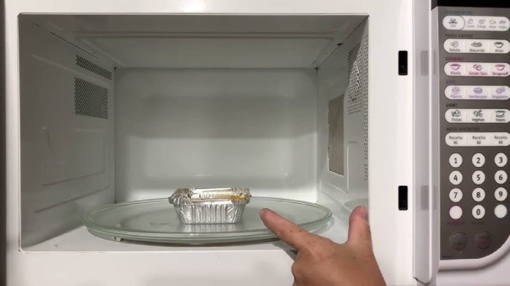 6 coisas que você JAMAIS deve colocar no micro-ondas (pode ser perigoso)