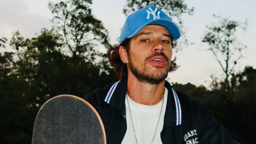 José Loreto interpretará Chorão na cinebiografia do cantor.