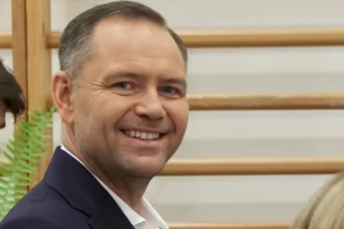 Nacionalista antissistema lidera apuração para presidente na Polônia