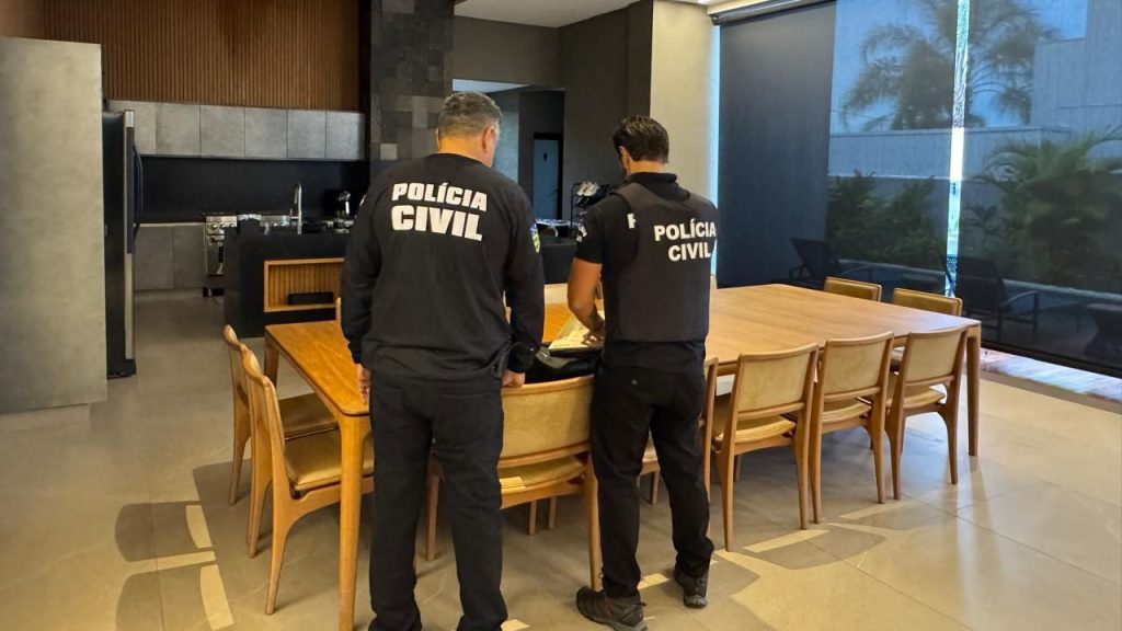 Mandados foram cumpridos em busca de informações sobre a sonegação de impostos. (Foto: Divulgação/PC)