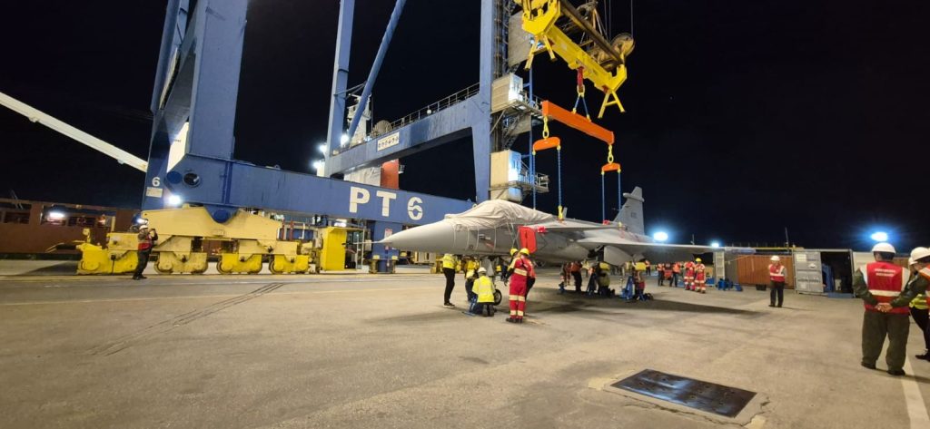 Operação foi montada para transportar o caça. (Foto: Divulgação/FAB)