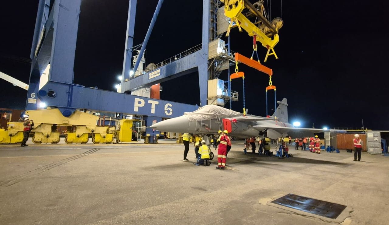 Operação foi montada para transportar o caça. (Foto: Divulgação/FAB)