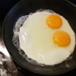 Truque de chef para o ovo não grudar na frigideira
